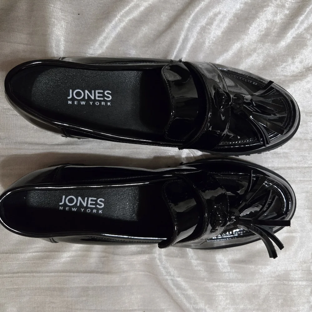 Jones New York Black Patent Tassel Lug Loafers Size 8 NWOB.